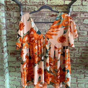 Brand new Entro Top with tie back